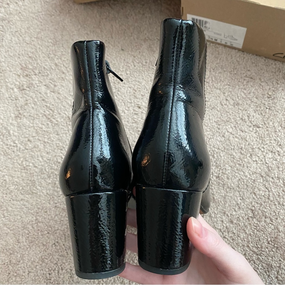 Clarks Chantelle Stone Patent Boots Black Ankle Booties Size 7.5 - Picture 4 of 11